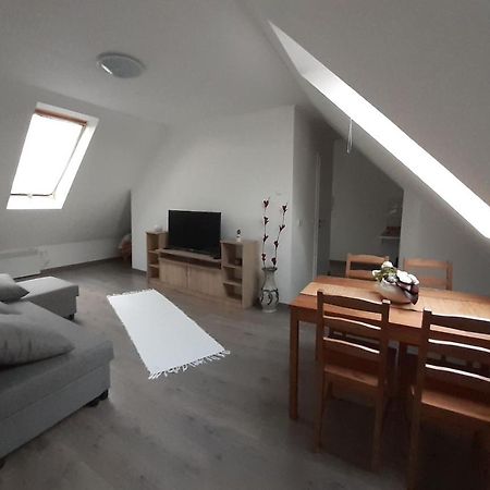 Peak Apartman Эгер Экстерьер фото